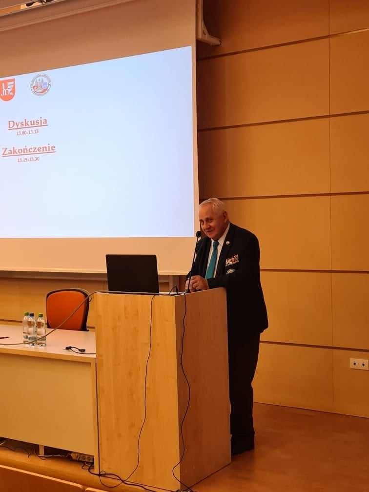 W trakcie konferencji naukowej "Bezpieczeństwo Polski w XX i XXI wieku. Polska w międzynarodowych misjach pokojowych"